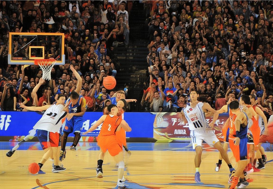 2013 CBA季后赛粤鲁巅峰对决纪实(图1)