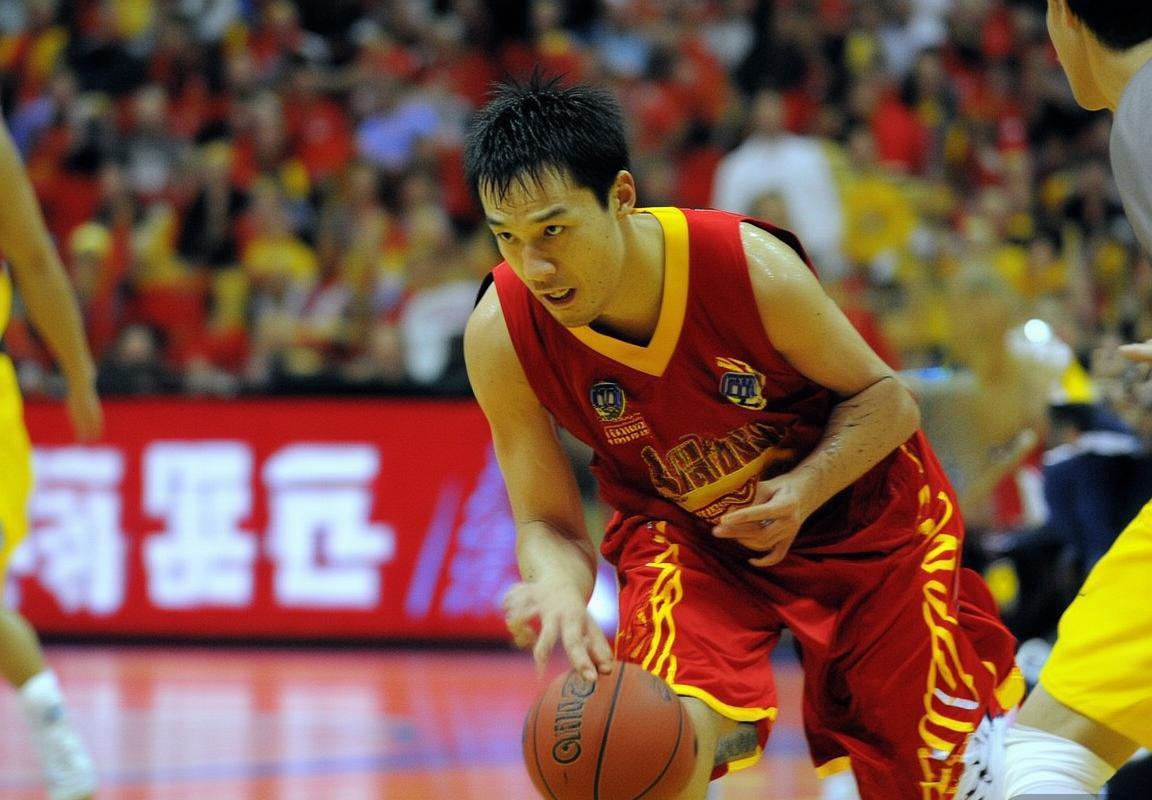 2011 CBA季后赛粤厦巅峰对决回顾：经典瞬间与战术对决(图2)